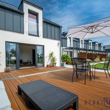 Plaza Apartment *